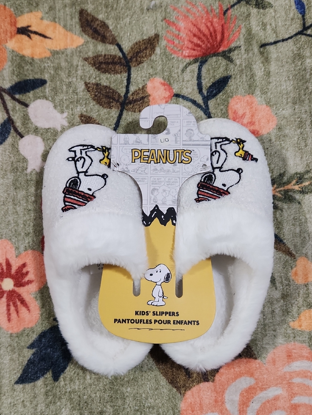 Peanuts White Snoopy Kids aged 14 Plush Slippers